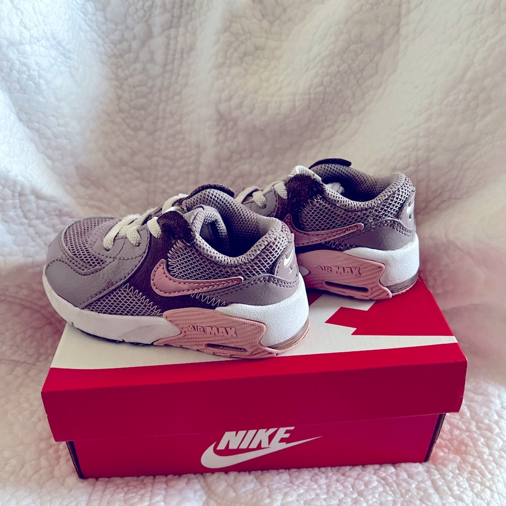 GIRLS' NIKE TODDLER AIR MAX EXCEE SNEAKERS Size 6c Purple